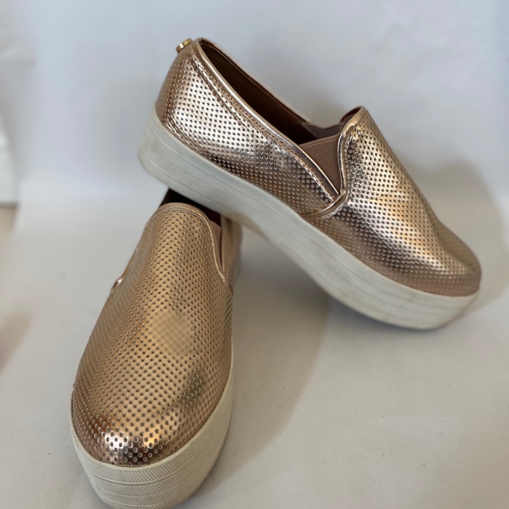 ⛩ Steve Madden Slip ons